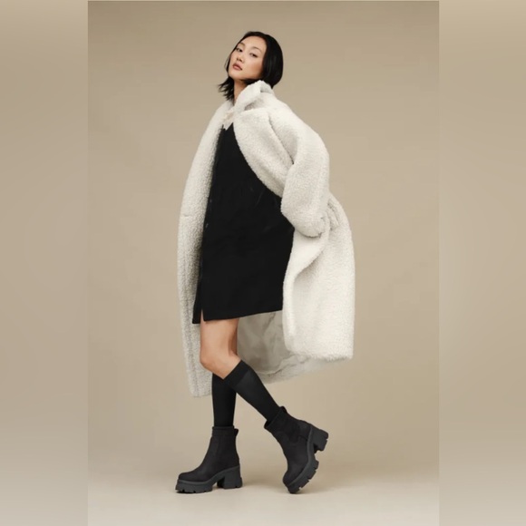 UGG Brooklyn Water Resistant Chelsea Boots - Picture 13 of 14